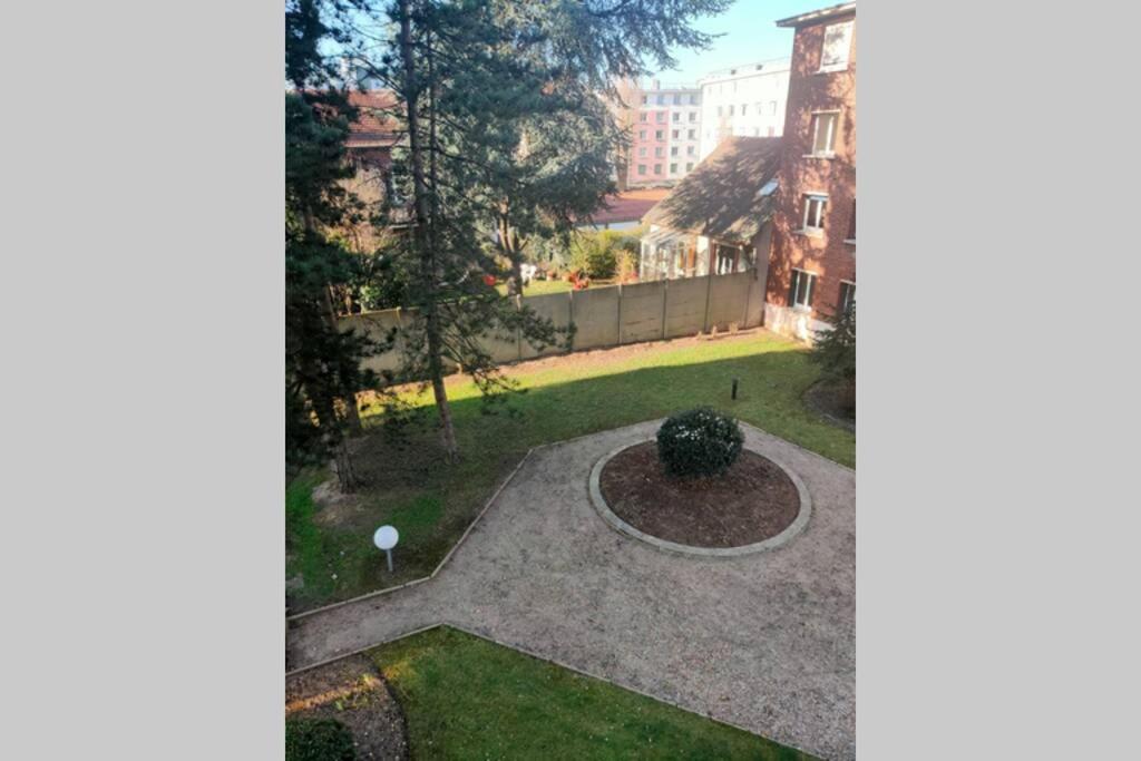 Logement entier+ jardin privé et parking 2places Ruan Exterior foto
